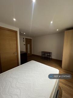 Studio to rent, Sunny Place, London, NW4