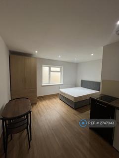 Studio to rent, Sunny Place, London, NW4