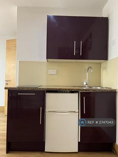 Studio to rent, Sunny Place, London, NW4