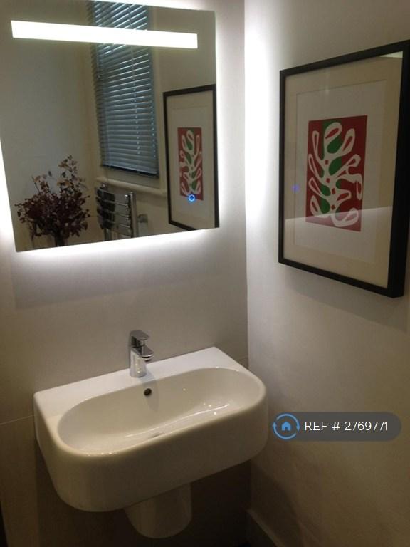 Shower Room (Led Lit Mirror)