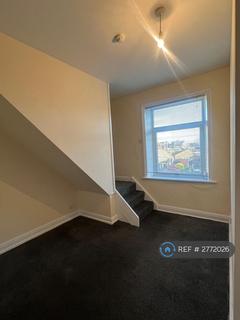 2 bedroom flat to rent, Beacon Road, Bradford, BD6