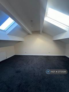 2 bedroom flat to rent, Beacon Road, Bradford, BD6