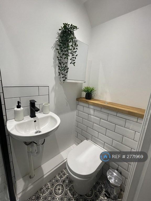 Room 1 En-Suite