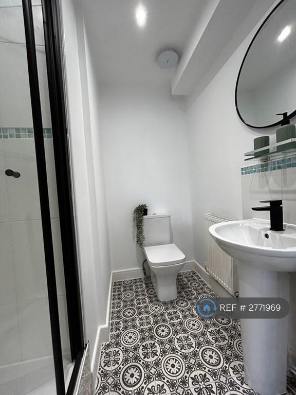 Room 4 En-Suite