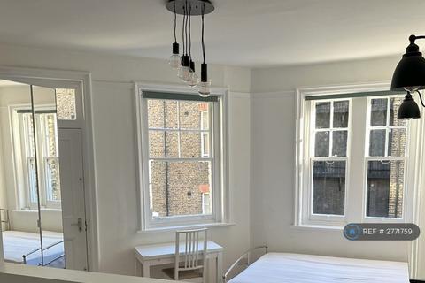 Studio to rent, Vauxhall Bridge Road, London, SW1V