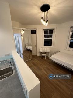 Studio to rent, Vauxhall Bridge Road, London, SW1V