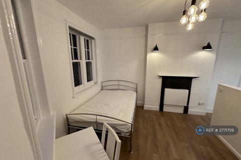 Studio to rent, Vauxhall Bridge Road, London, SW1V