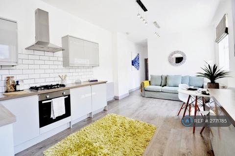 2 bedroom flat to rent, Reynolds Road, London, W4