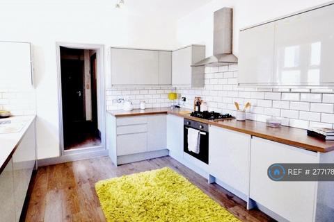 2 bedroom flat to rent, Reynolds Road, London, W4