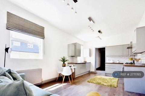 2 bedroom flat to rent, Reynolds Road, London, W4