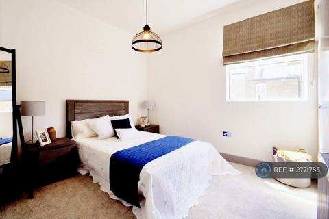 2 bedroom flat to rent, Reynolds Road, London, W4
