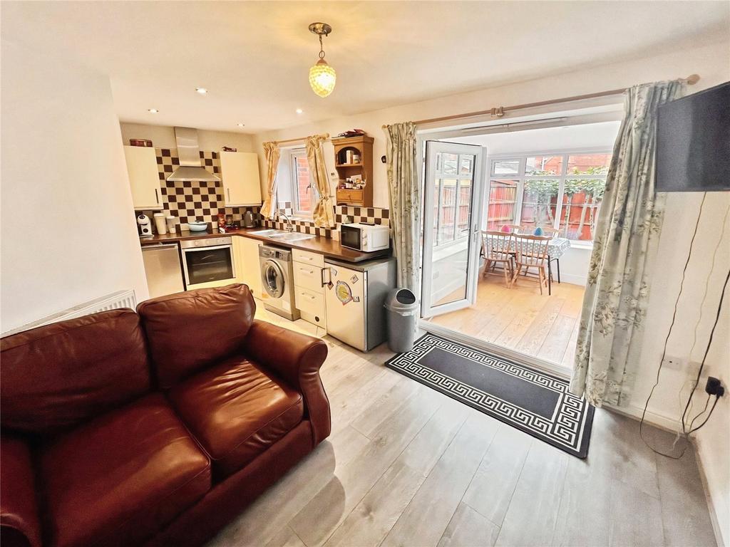 Lounge/Kitchen