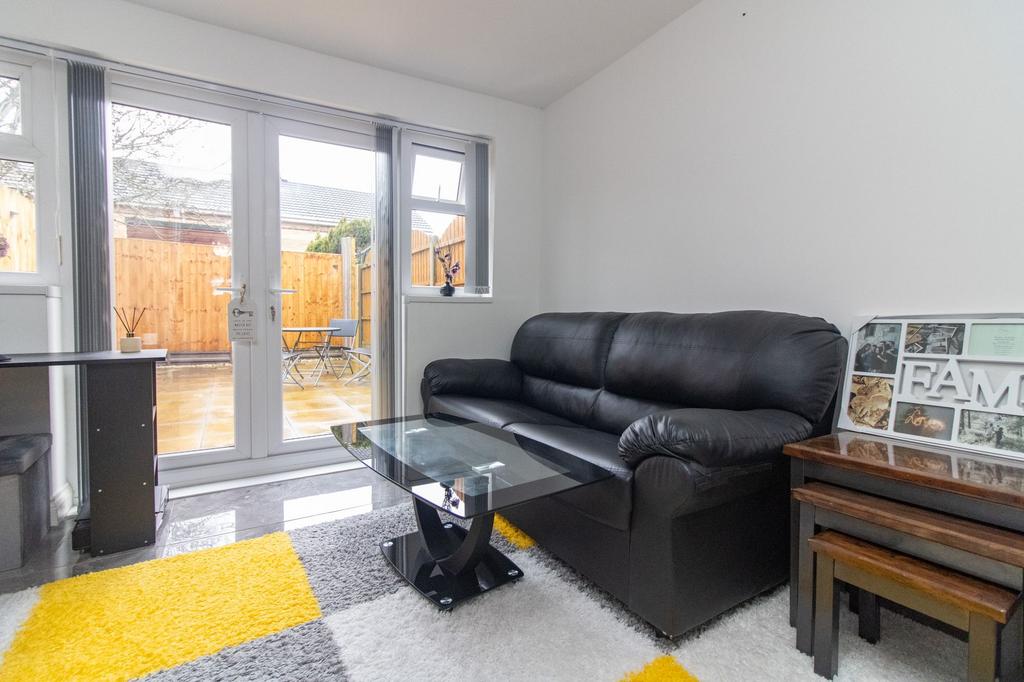 Sitting/dining room