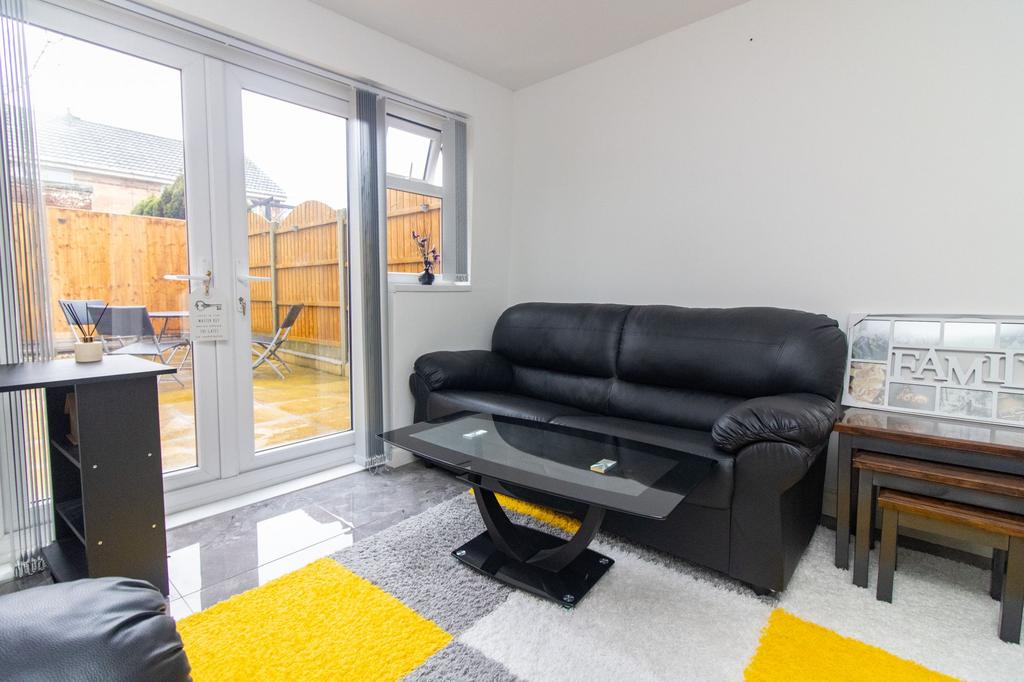 Sitting/dining room