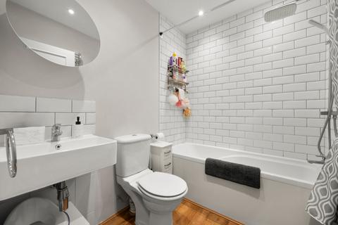 2 bedroom flat for sale, Portnall Road, London