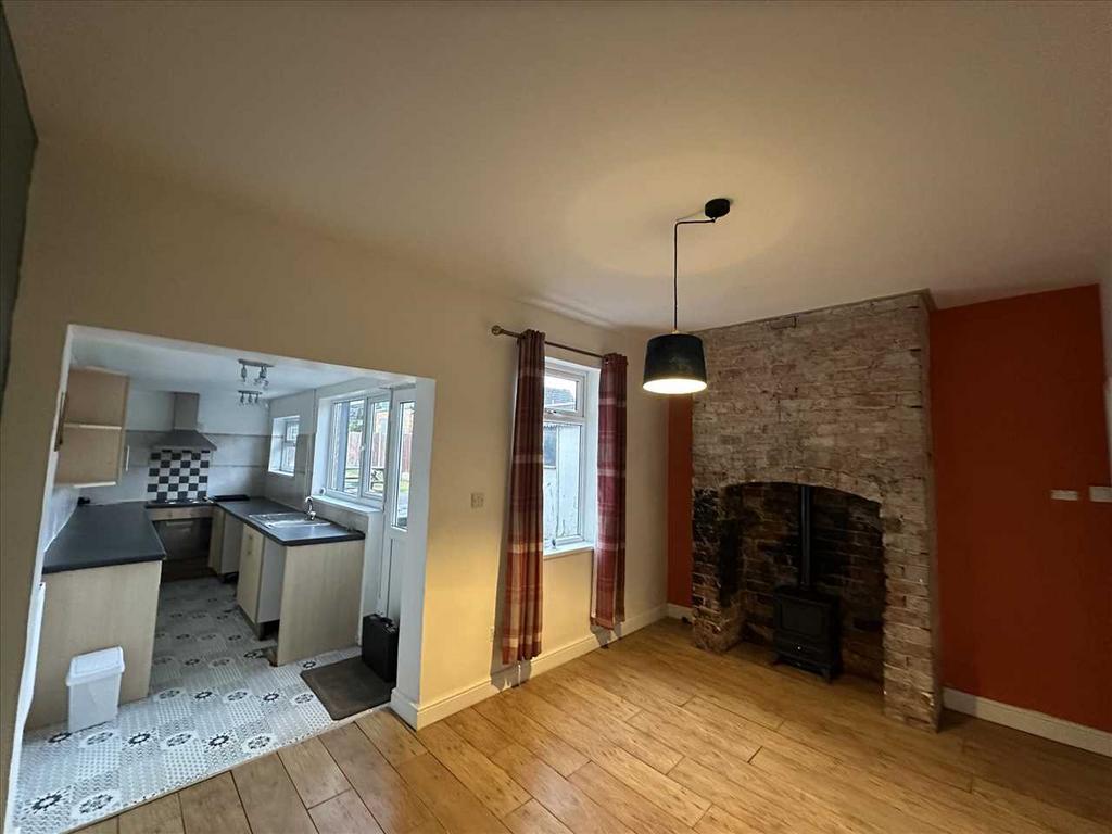 Living/dining room:
