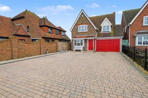 4 bedroom detached house for sale, Thames Road, Canvey Island SS8