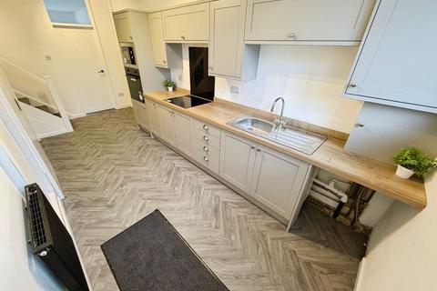 1 bedroom flat to rent, Halesowen Road, Netherton, Dudley
