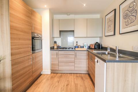 2 bedroom apartment for sale, Queensmead,  Farnborough , GU14