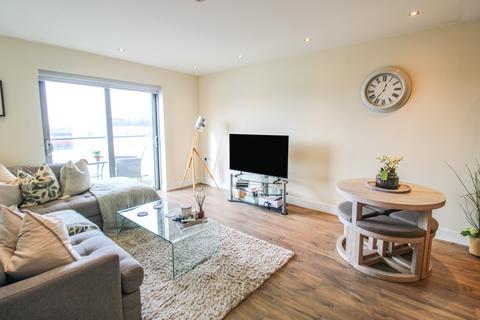 2 bedroom apartment for sale, Queensmead,  Farnborough , GU14