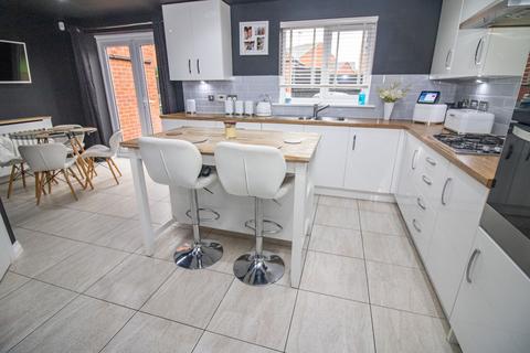 5 bedroom detached house for sale, Exeter Close, Syston, LE7