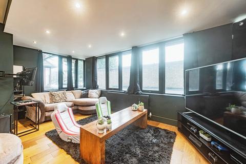 2 bedroom flat for sale, London Street, Basingstoke, RG21