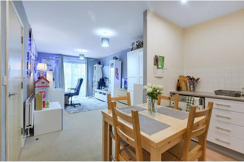 1 bedroom apartment for sale, Stanley Road, London, W3