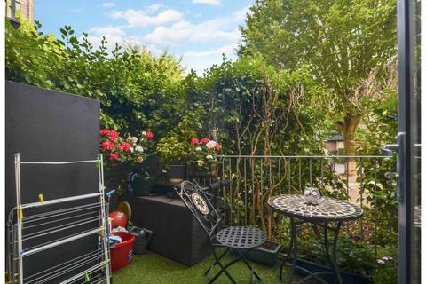 1 bedroom apartment for sale, Stanley Road, London, W3