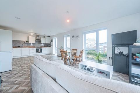 2 bedroom flat for sale, 1 Strong Drive, Basingstoke, RG21