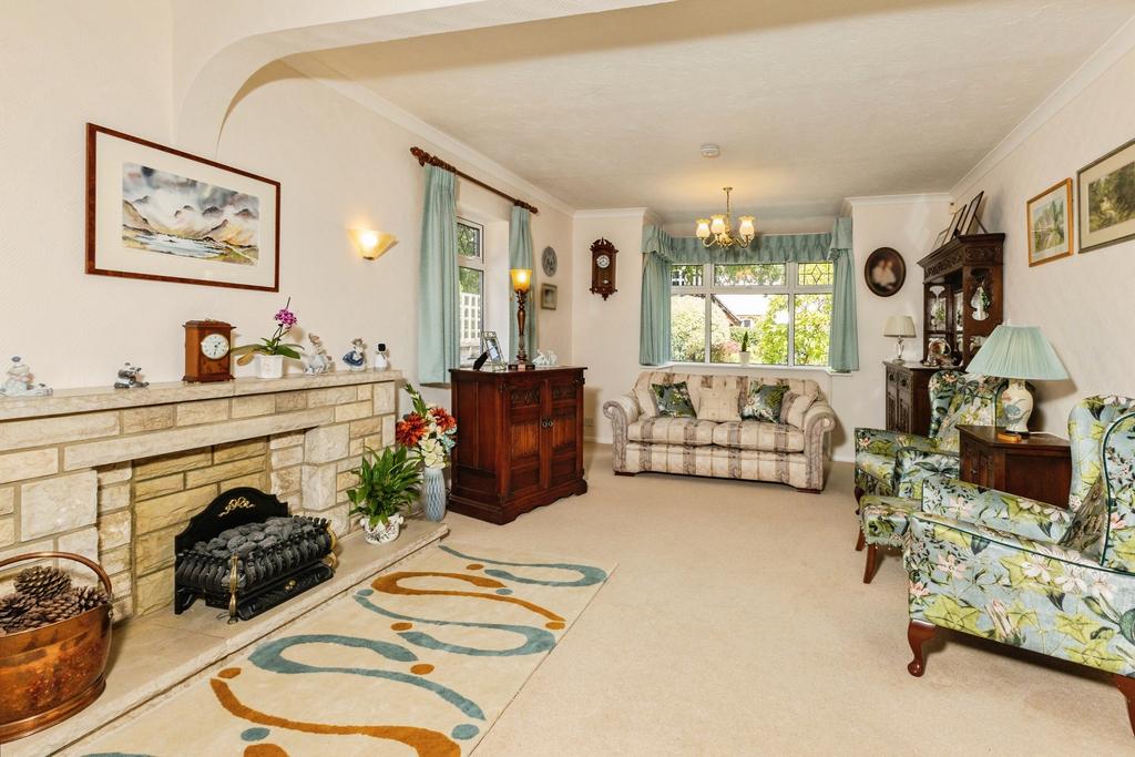 Lounge/Dining Room