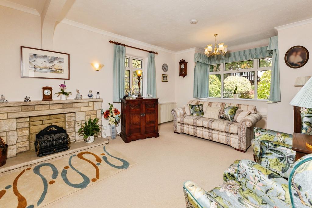 Lounge/Dining Room