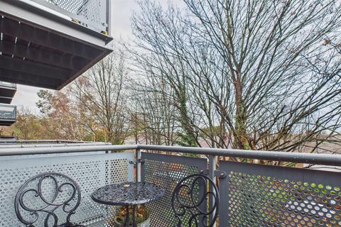 1 bedroom flat for sale, Chapter Way, London, SW19