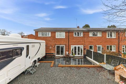 4 bedroom semi-detached house for sale, Kinsley House Crescent, Pontefract WF9