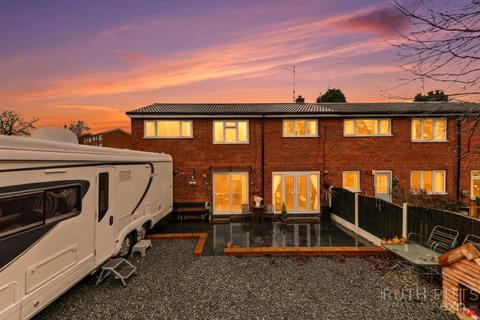4 bedroom semi-detached house for sale, Kinsley House Crescent, Pontefract WF9