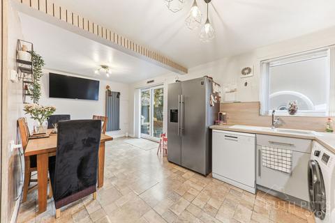4 bedroom semi-detached house for sale, Kinsley House Crescent, Pontefract WF9