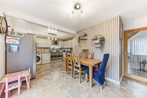 4 bedroom semi-detached house for sale, Kinsley House Crescent, Pontefract WF9