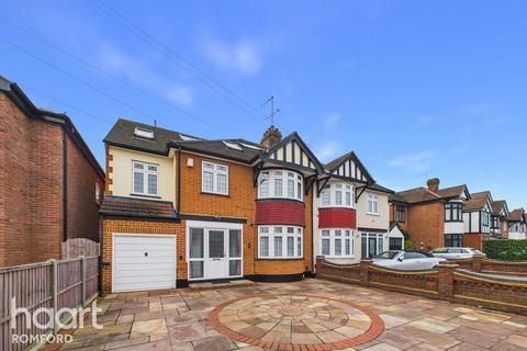 5 bedroom semi-detached house for sale, Pettits Lane, ROMFORD