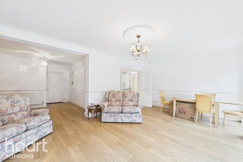 5 bedroom semi-detached house for sale, Pettits Lane, ROMFORD
