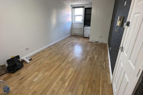 undefined, Brighton Road, South Croydon CR2