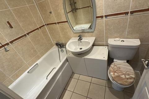 undefined, Brighton Road, South Croydon CR2