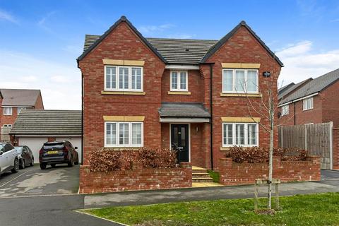 undefined, Pinewood Avenue, Warwick * FOUR BEDROOMS *