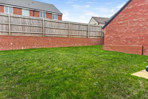 undefined, Pinewood Avenue, Warwick * FOUR BEDROOMS *