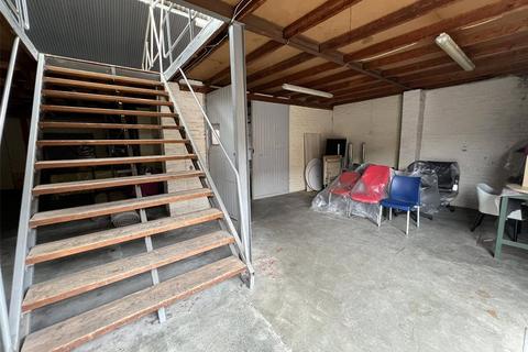 Showroom to rent, 45 Brook Rd Rayleigh SS6 7XJ