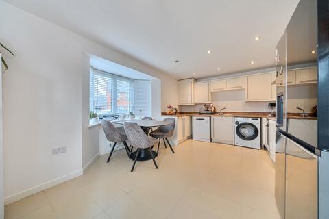 undefined, Fawn Drive, Three Mile Cross, Reading