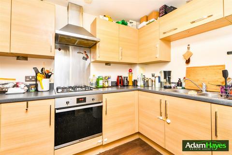 2 bedroom apartment for sale, 68 Lankaster Gardens, London N2