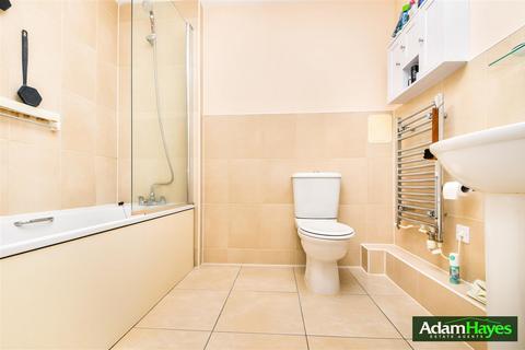 2 bedroom apartment for sale, 68 Lankaster Gardens, London N2