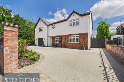 4 bedroom detached house for sale, Admirals Walk, Hoddesdon EN11