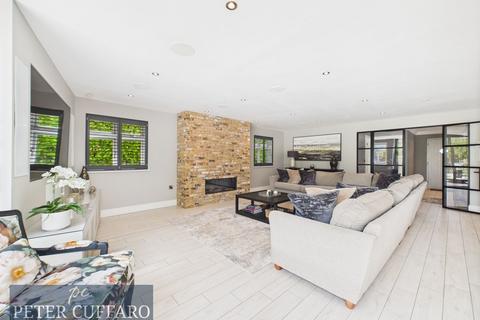 4 bedroom detached house for sale, Admirals Walk, Hoddesdon EN11