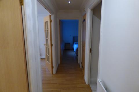 2 bedroom flat for sale, Junction Road, Romford, RM1