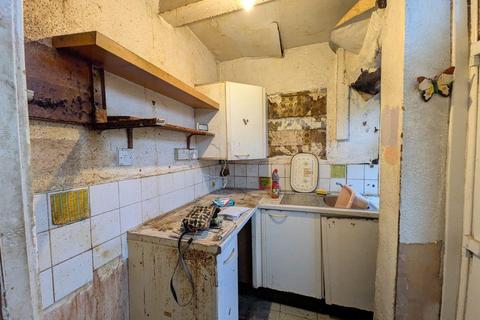2 bedroom terraced house for sale, 8, East Parade Baildon, BD17 6LY